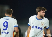 开云APP-紧张的对决胜负悬念，谁能笑到最后