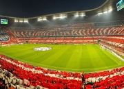 开云体育入口-赛道与球场，F1新赛季揭幕战之夜，武切维奇如何诠释统治力