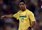 开云体育在线-梅赛德斯横扫哈斯车队，皮亚斯特里关键制胜，新一代车手的崛起与战术革命