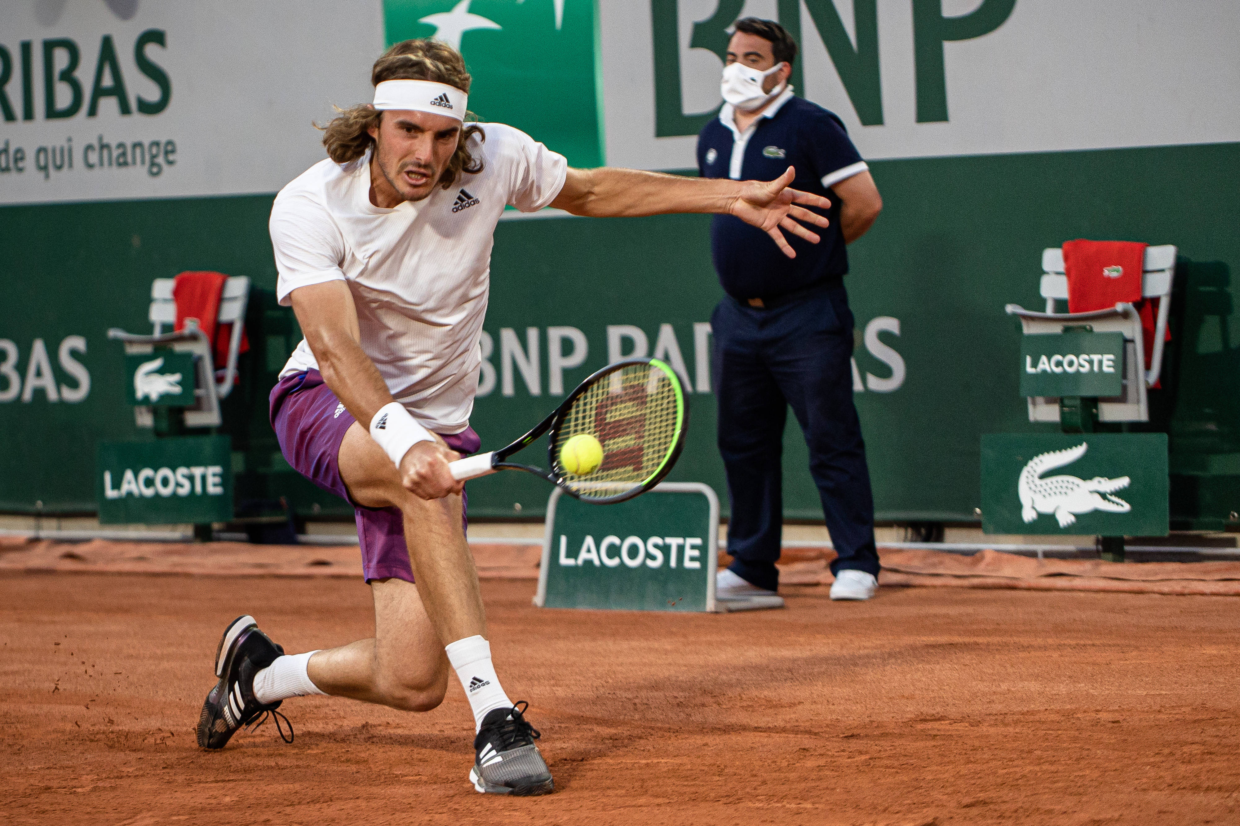 包含西班牙网球队绝地反击德国网球队，西西帕斯爆发神勇的词条