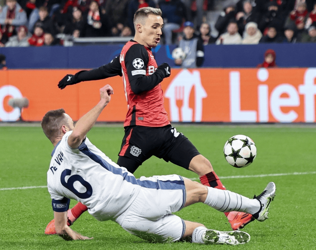 关于马德里竞技鏖战里昂，本泽马点燃赛场的信息