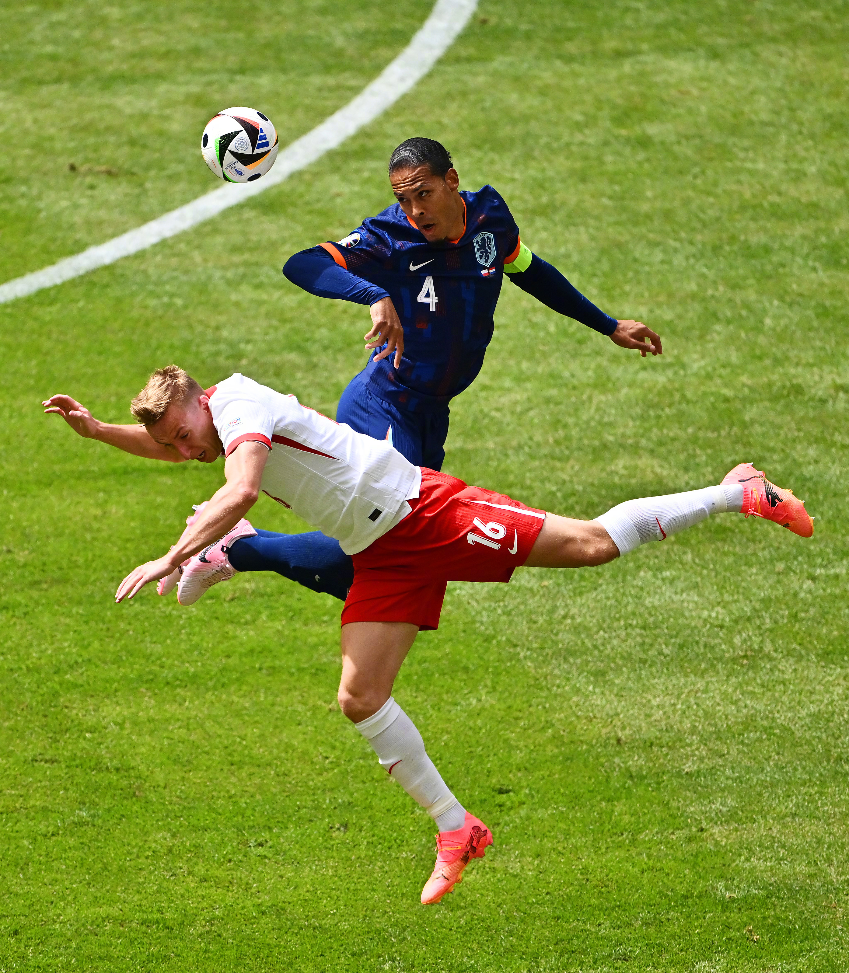 瑞士惊险晋级，波兰力克英格兰的简单介绍