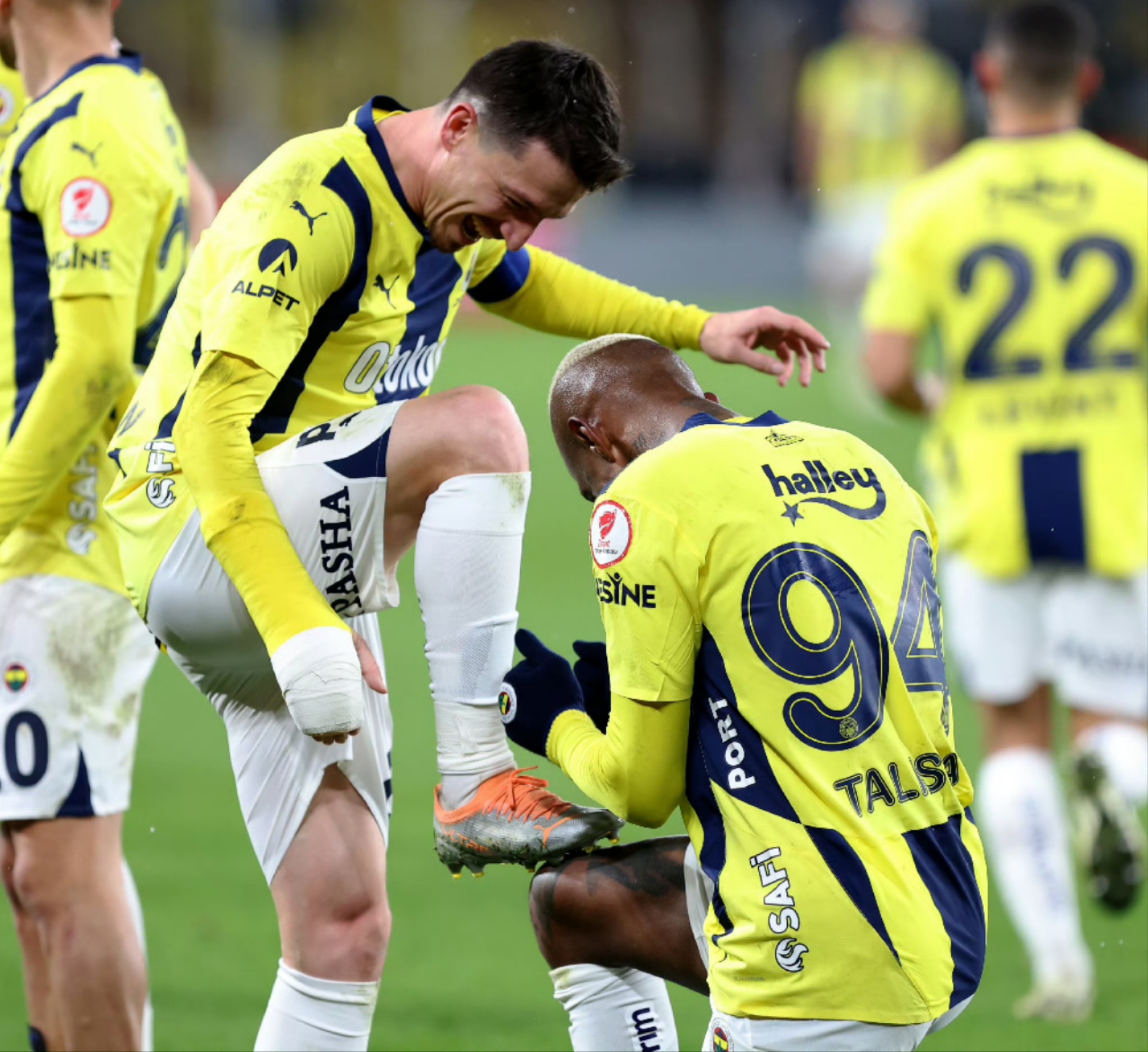 切尔西大胜对手,追逐领头羊 切尔西大胜对手,追逐领头羊