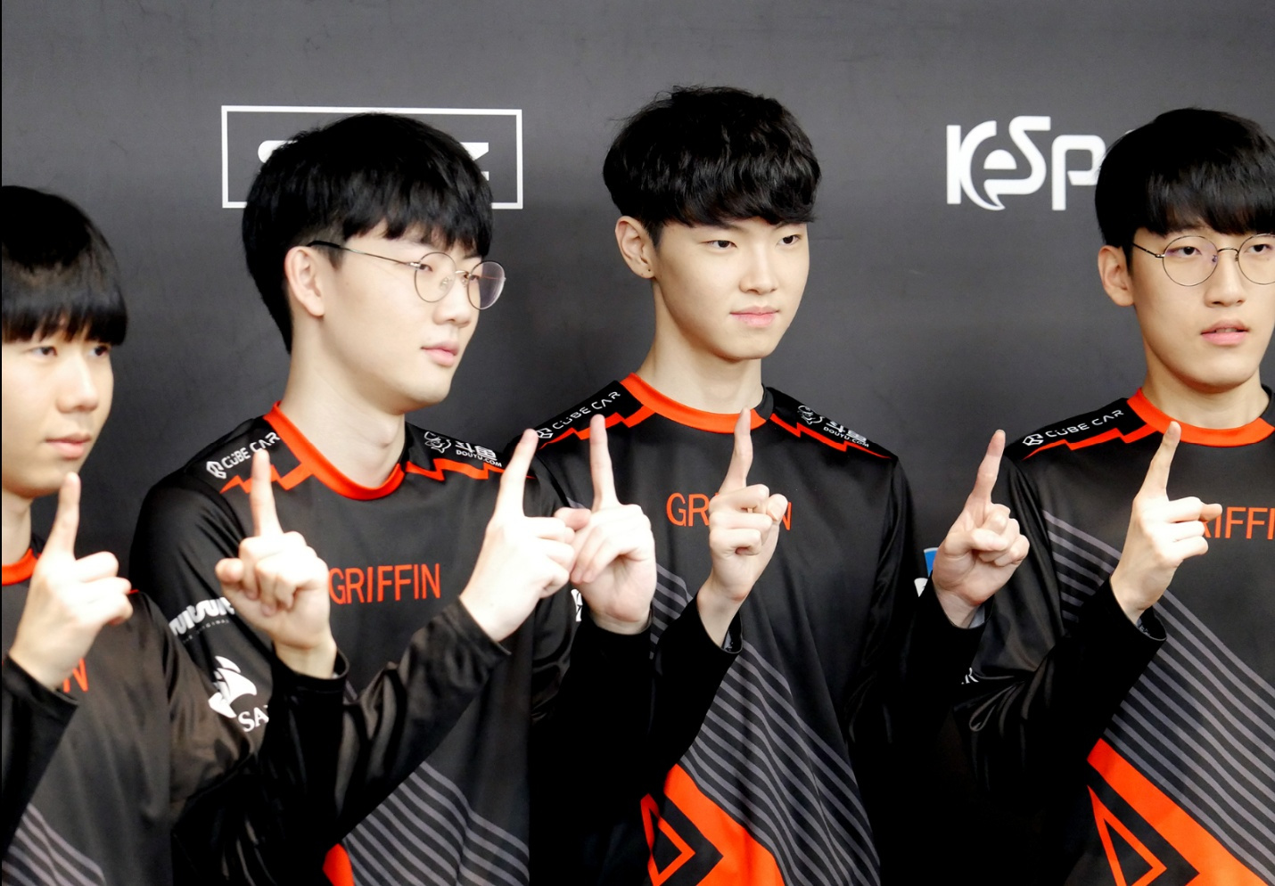 包含诺伊施泰特击败对手，终结连败的词条