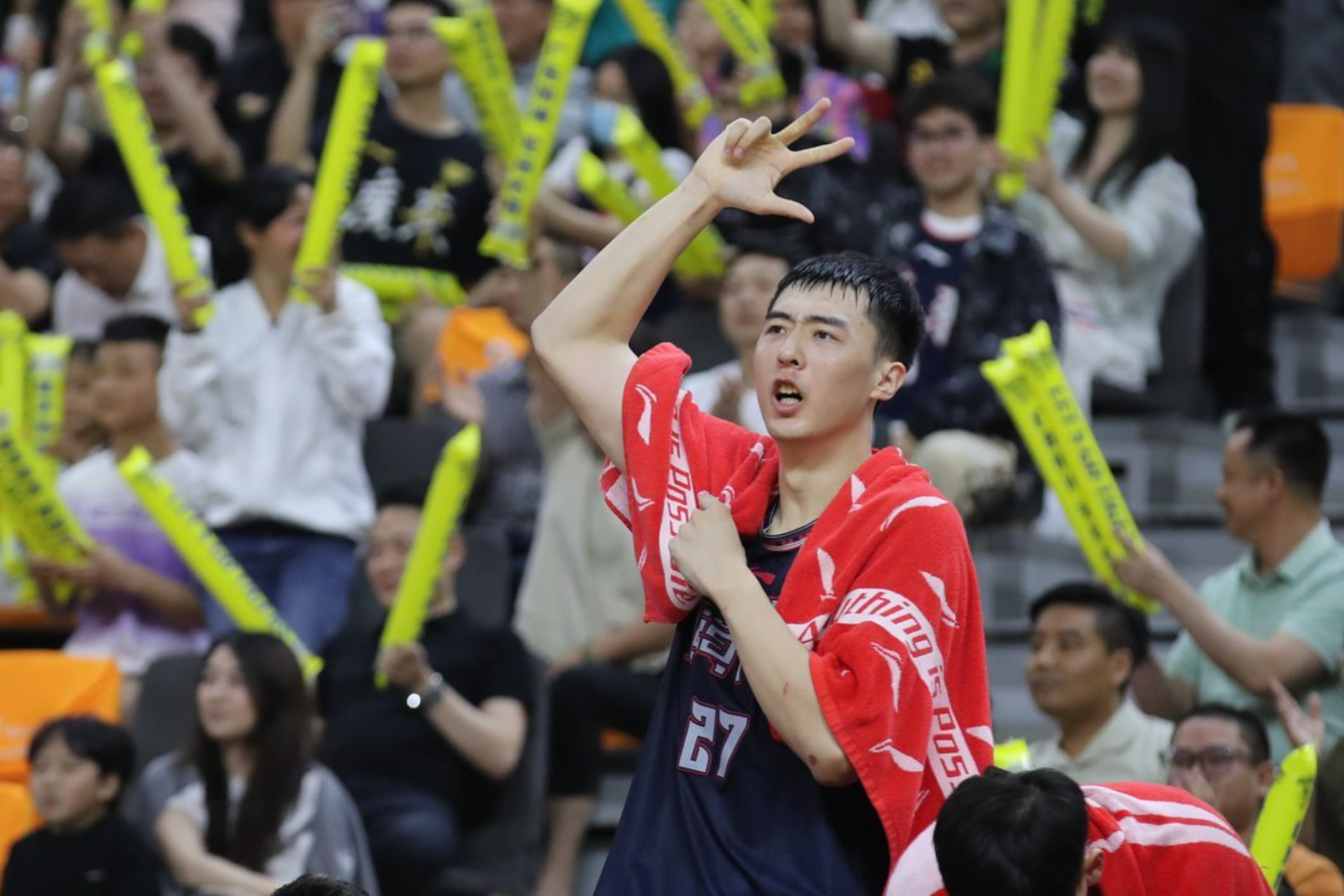 关键战术牌,球员闪光表现取得胜利的简单介绍 关键战术牌,球员闪光表现取得胜利的简单介绍