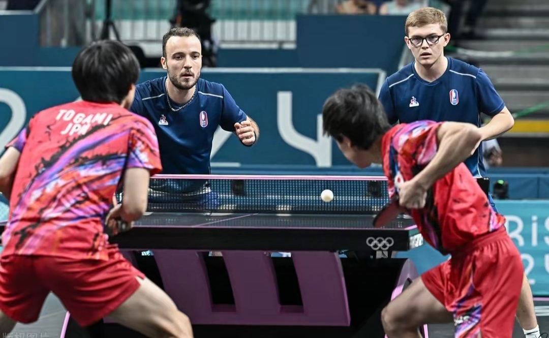 法国队横扫日本队，张本智和统治全场的简单介绍