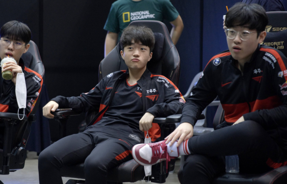 RNG轻取CLG，Gumayusi打破历史纪录的简单介绍