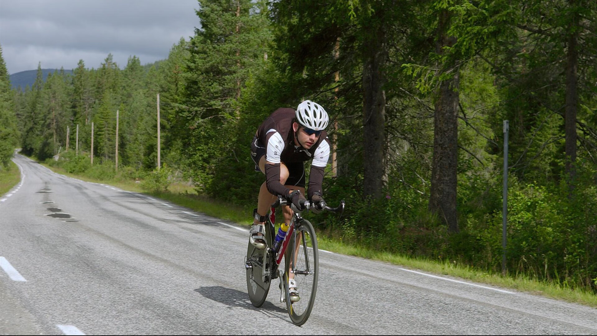 当足球的北欧风暴遇上篮球的接管时刻，阿尔瓦雷斯与丹麦的跨界胜利启示