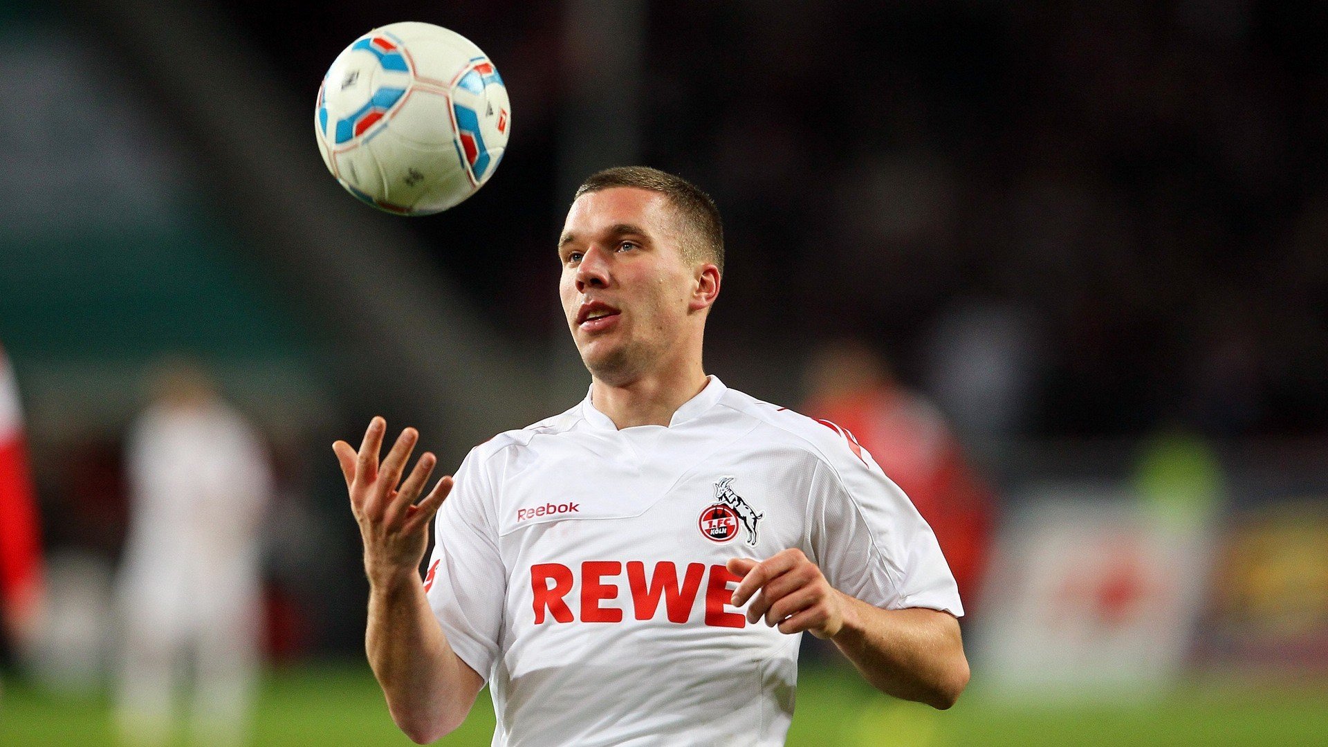 年度焦点之战，拉齐奥全面压制曼联，战术纪律击溃英超豪门